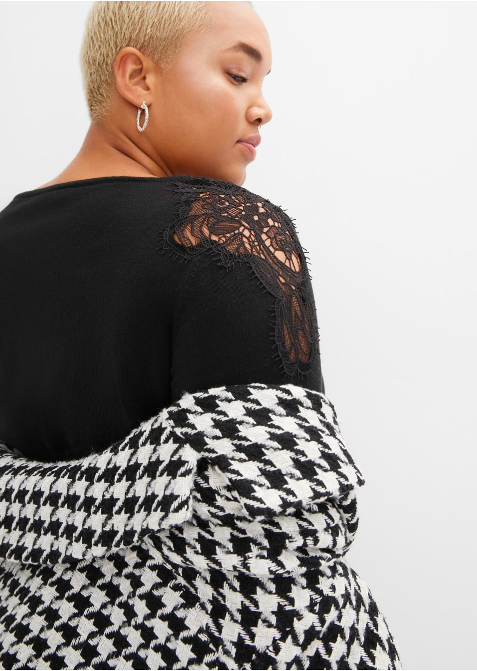 Pull à dentelle