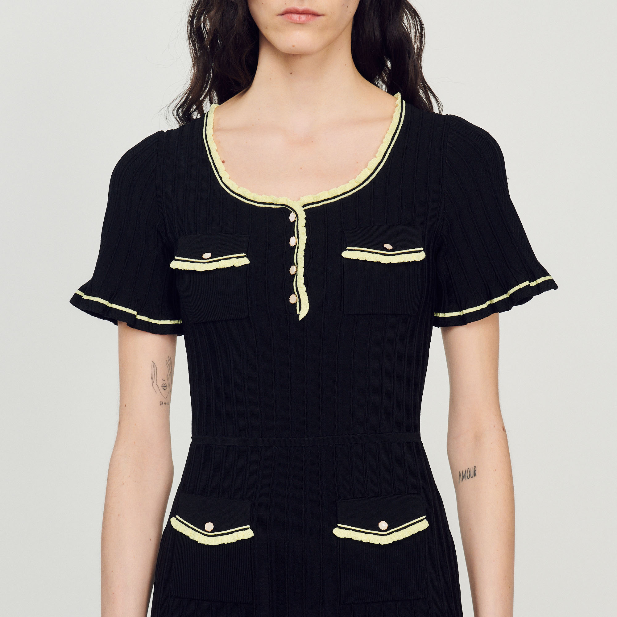 Robe courte á boutons