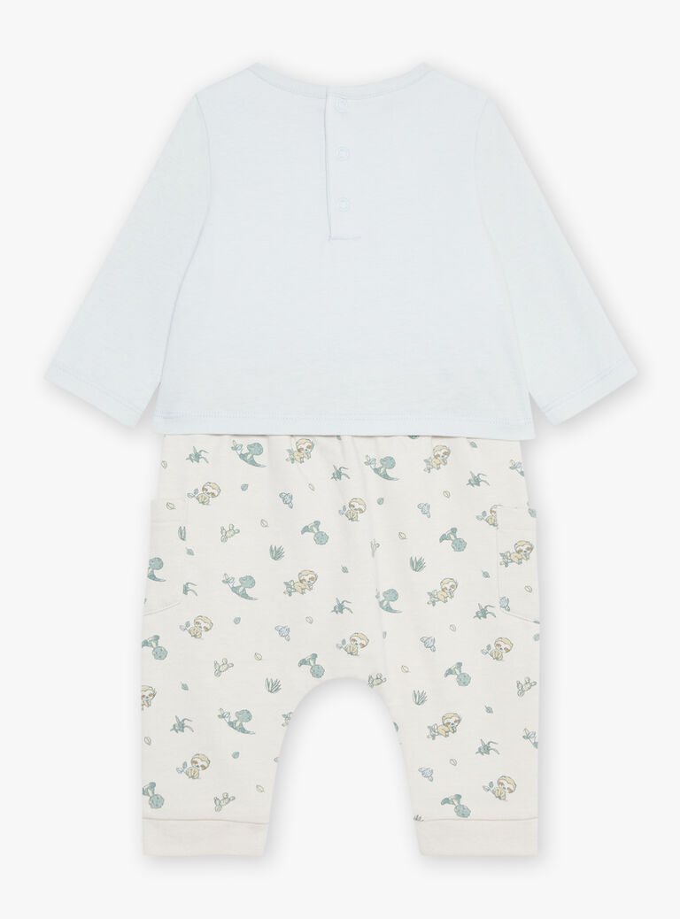Body-T-shirt bleu, pantalon beige et chaussettes vert d'eau