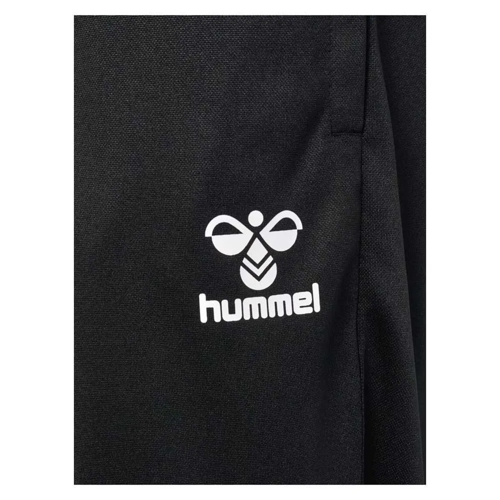 Conjunto esportivo com o logotipo da Hummel