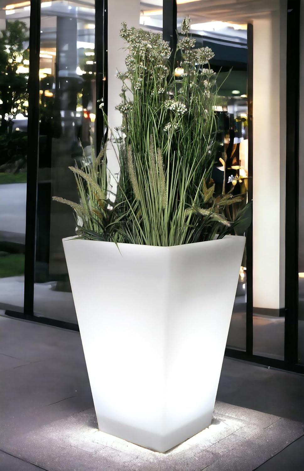 Arnusa Großer LED Blumenkübel 69,5 x 45 cm beleuchtet RGB mit Fernbedienung PL409S Pflanzkübel modern Blumentopf Akku und Netzkabel Indoor § Outdoor