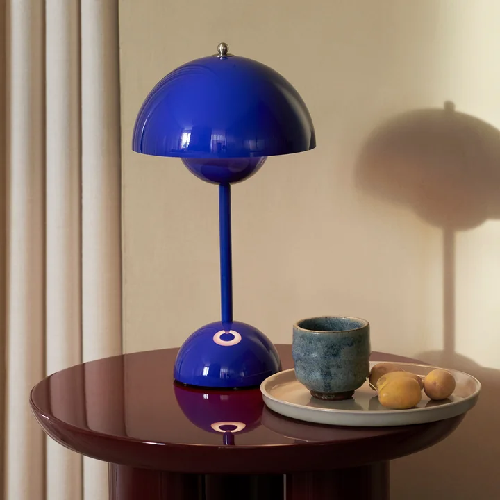 &Tradition - Flowerpot Akku Tischleuchte VP9 mit magnetischem Ladekabel, glänzend, dunkle pflaume