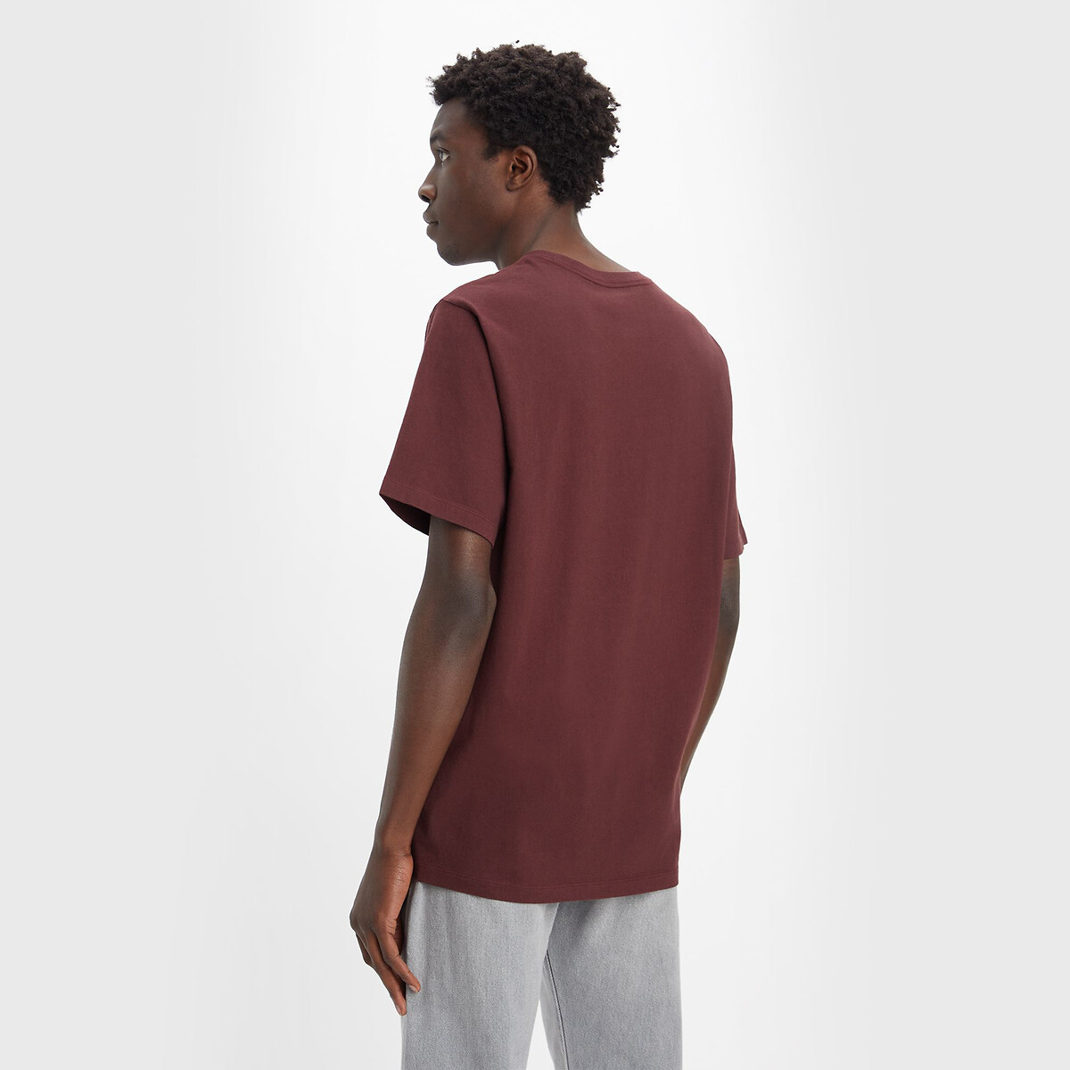Camiseta folgada Levi's com gola redonda e bolso no peito.