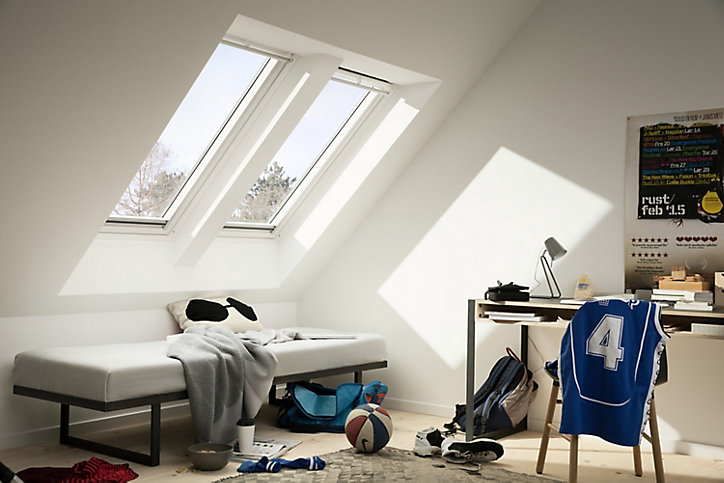 Fenêtre de toit à rotation VELUX Tout Confort Everfinish - polyuréthane L.55 x H.78 cm (GGU 0057 CK02)