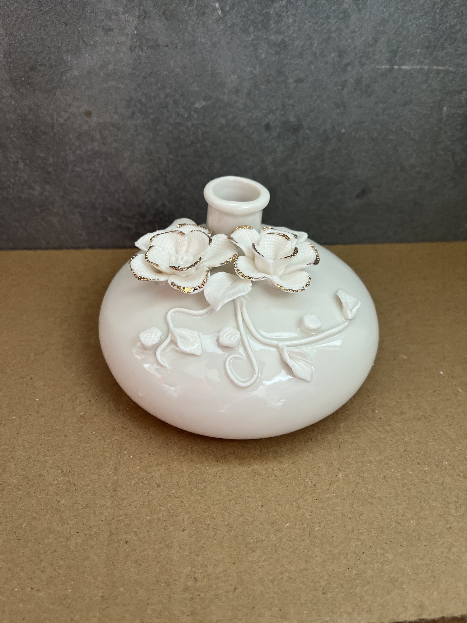 Porzellan-Vase 'Loirette', weiß, vergoldet, H 6,5 cm, Ø 11,7 cm von fischer's lagerhaus