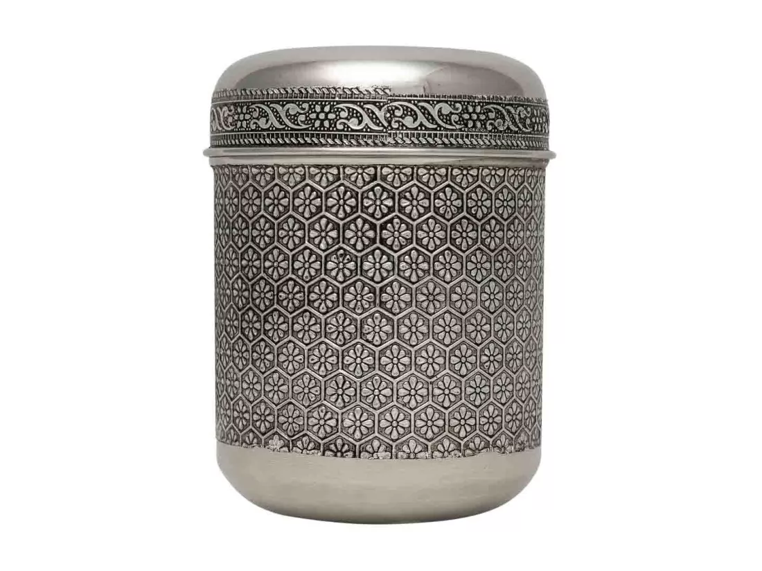 Pot en métal repoussé argenté 10x10x12