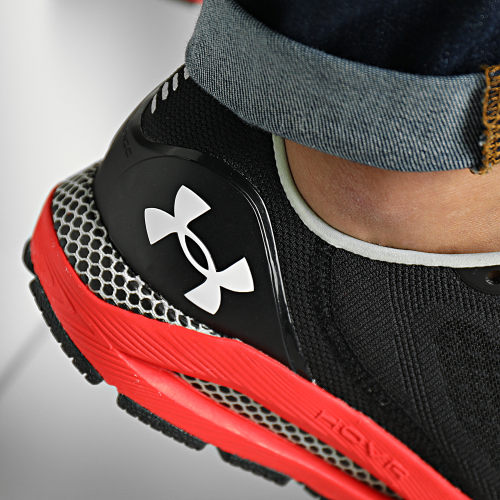 Baskets UA HOVR Sonic 5 3024898 Black