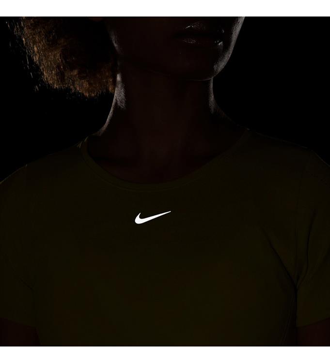Nike Women Dri-FIT ADV Aura Damestop