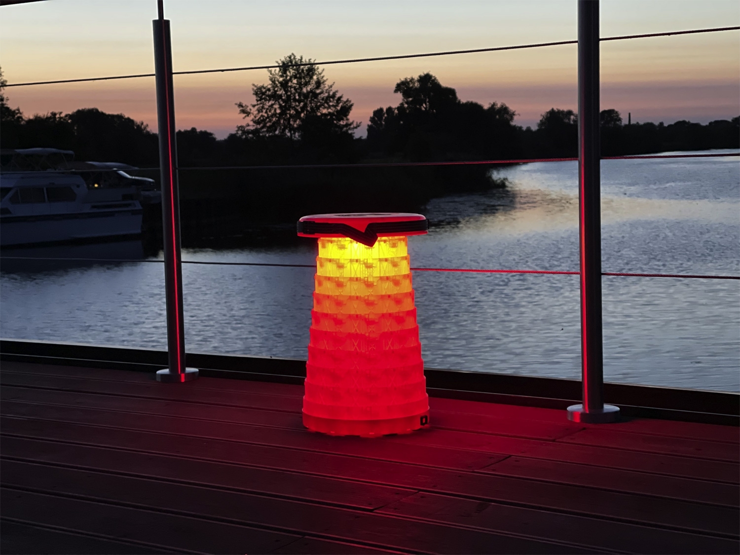WEDO SitToGlow Teleskophocker mit LED schwarz
