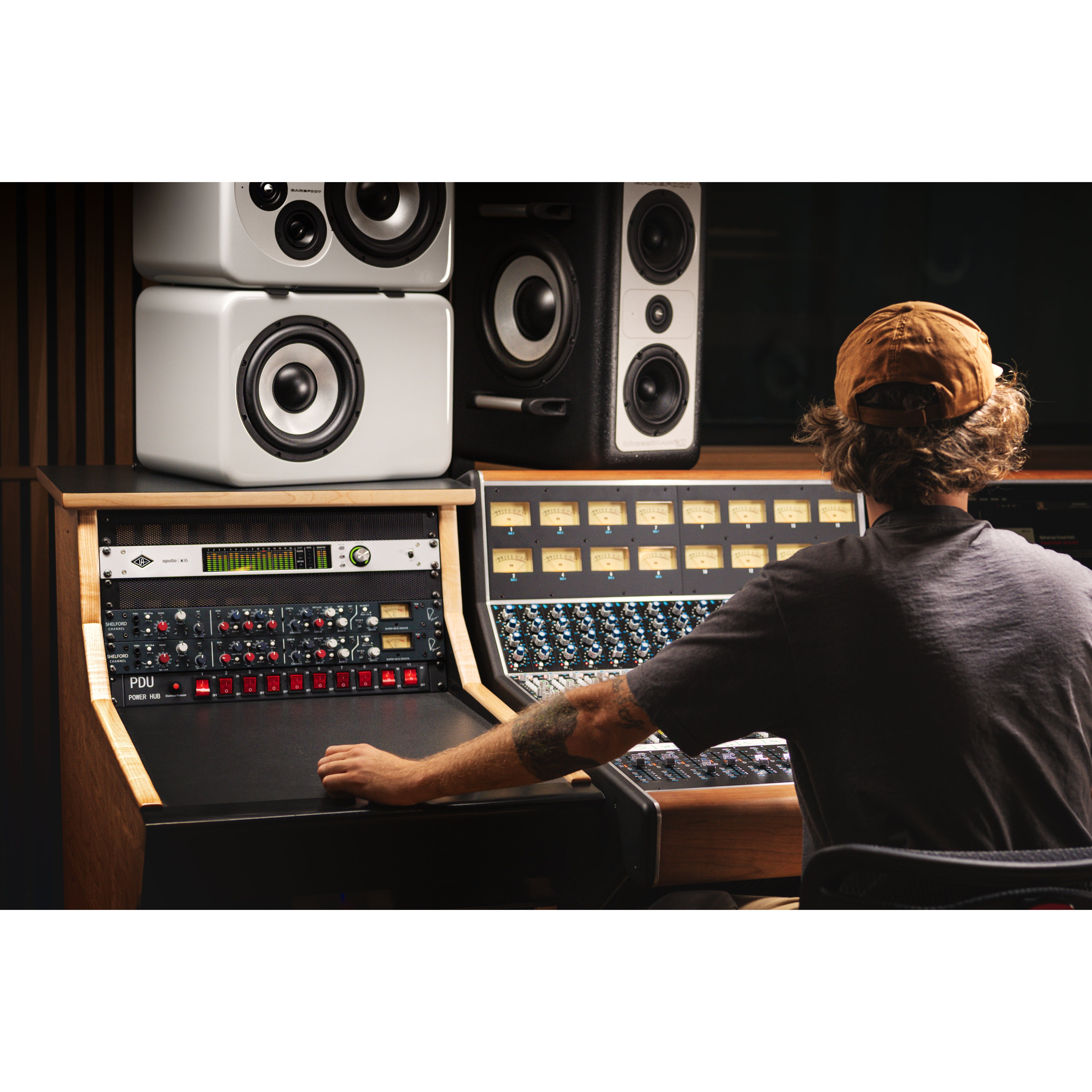 Universal Audio Apollo x16 Gen 2 Essentials+ Edition