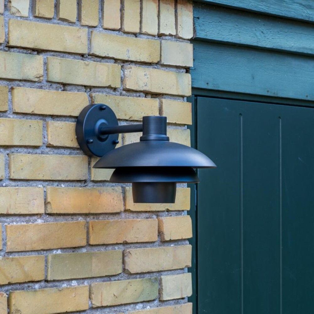 VEGGLAMPE DYBERG LARSEN MORPH 24CM SVART