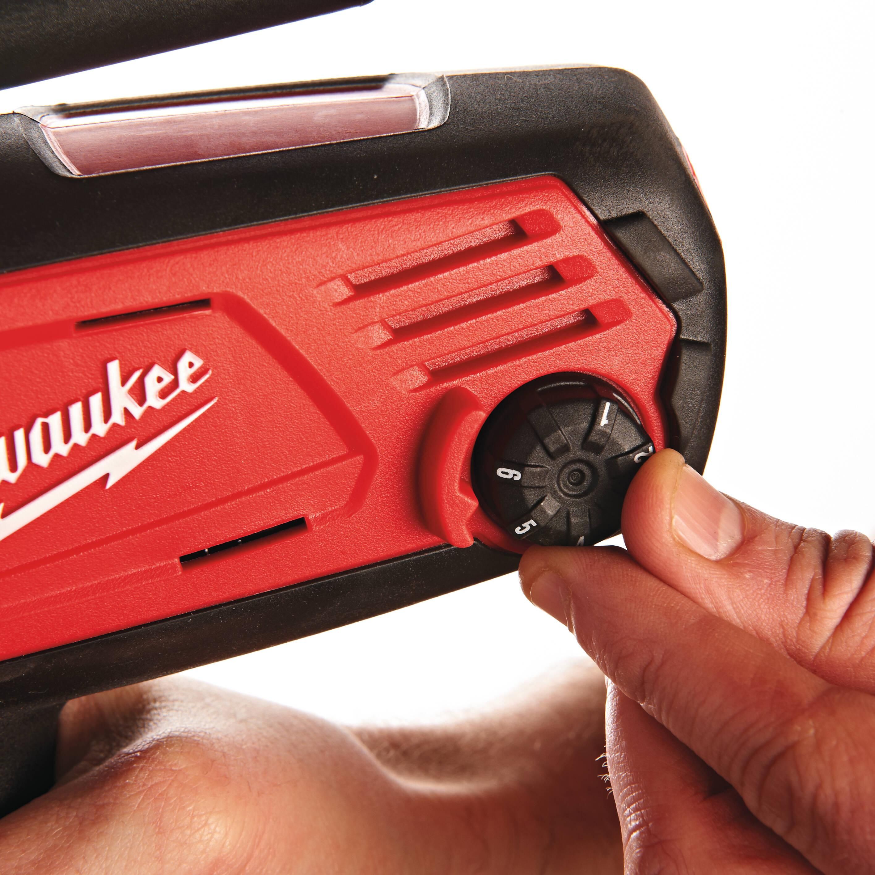 Milwaukee M18 C18 PCG/600A-0B Accu Lijm- en Kitspuit met 600 ml patroonhouder 18V Basic Body - 4933459638