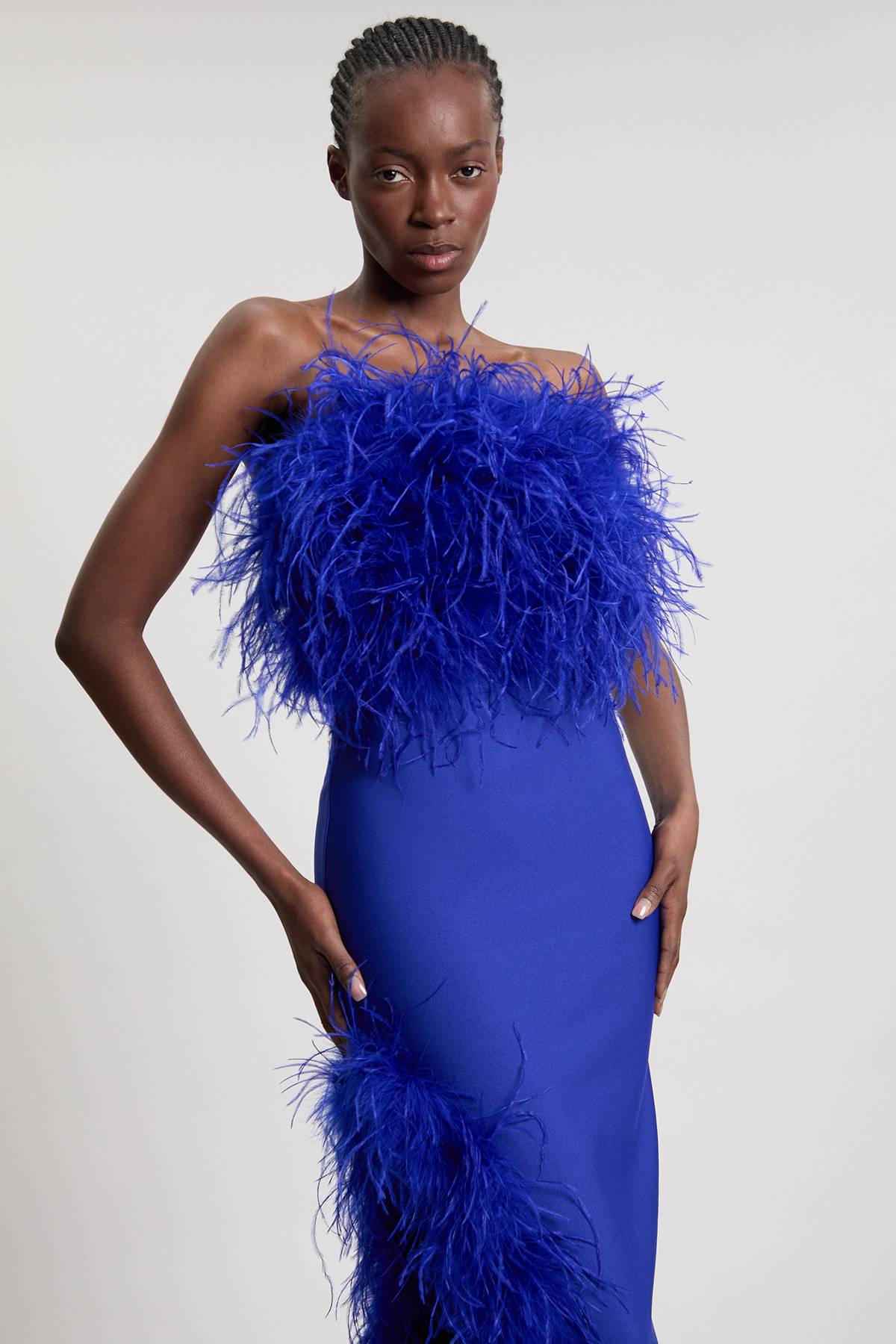 KarenMillen Robe Midi Moulante Bandeau en Maille Bandage avec Détails de Plumes
