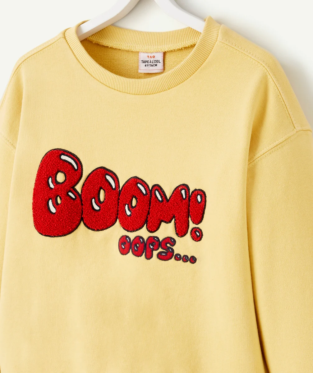 SWEAT GARÇON EN FIBRES RECYCLÉES JAUNE AVEC MESSAGE EN BOUCLETTES