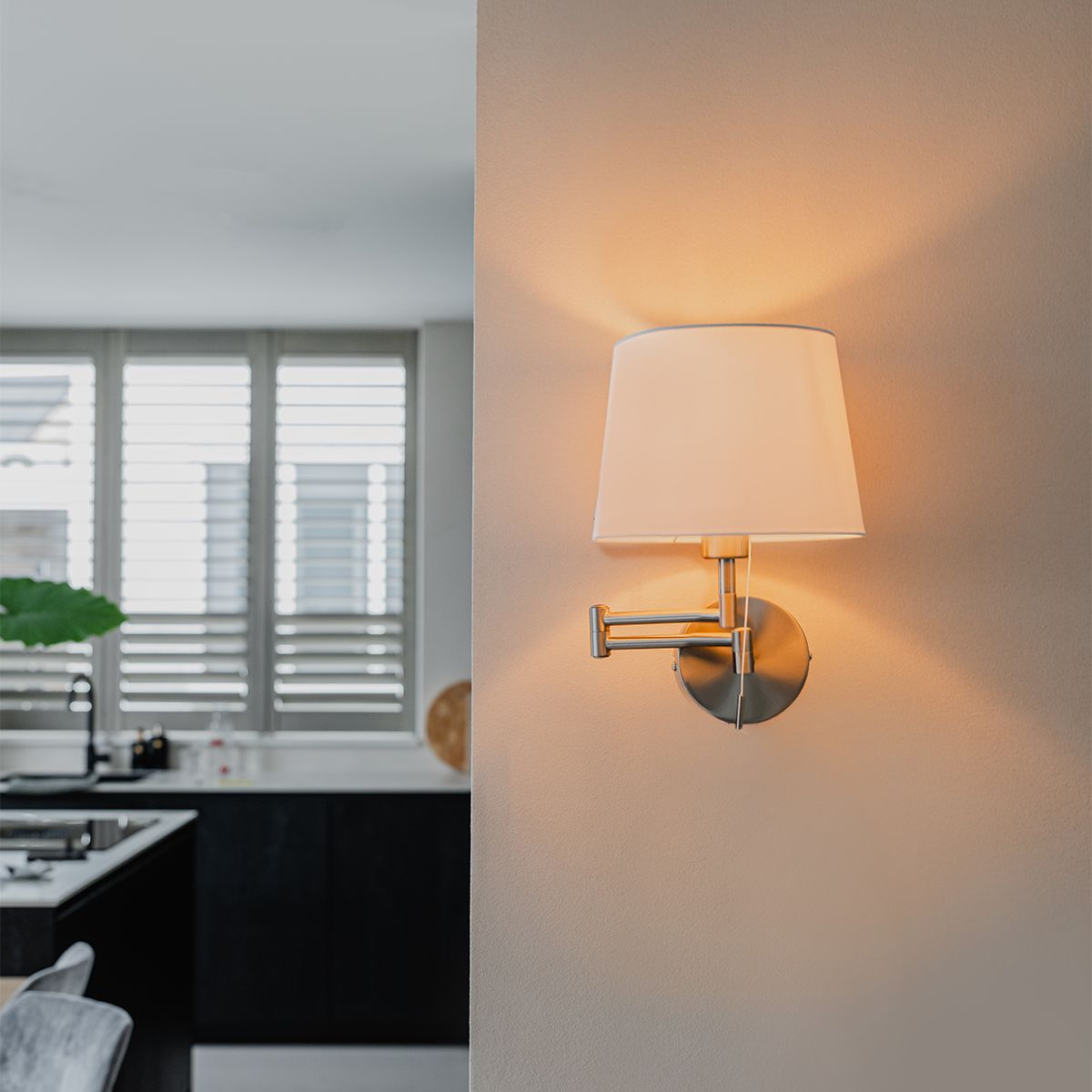 Wandlamp staal met witte kap en verstelbare arm - Ladas Deluxe