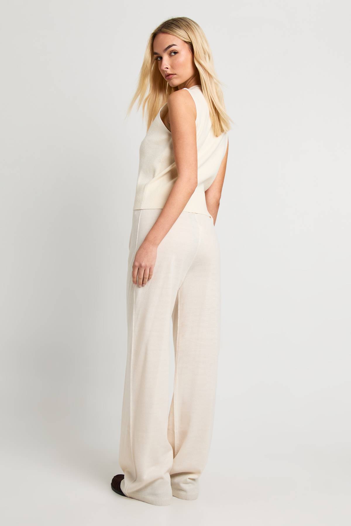 boohoo Gilet en maille côtelée extra-douce et pantalon à jambes larges coordonnés