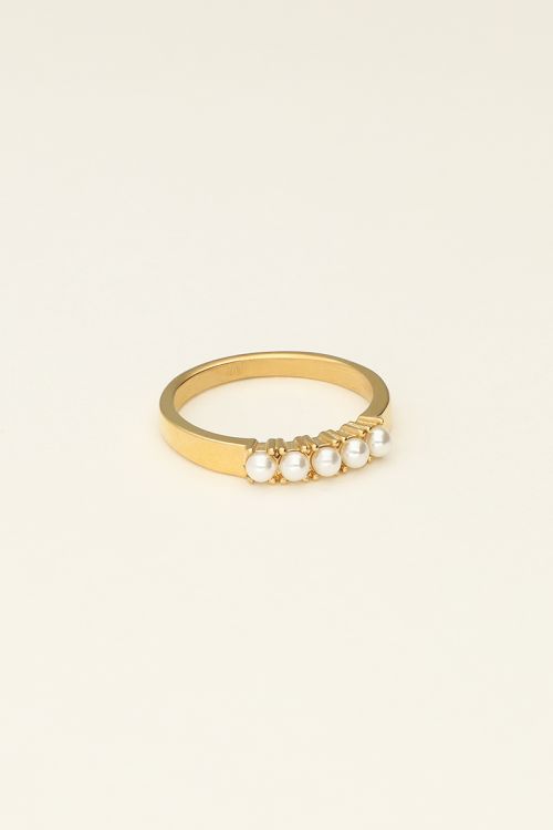 Ring met 5 parels