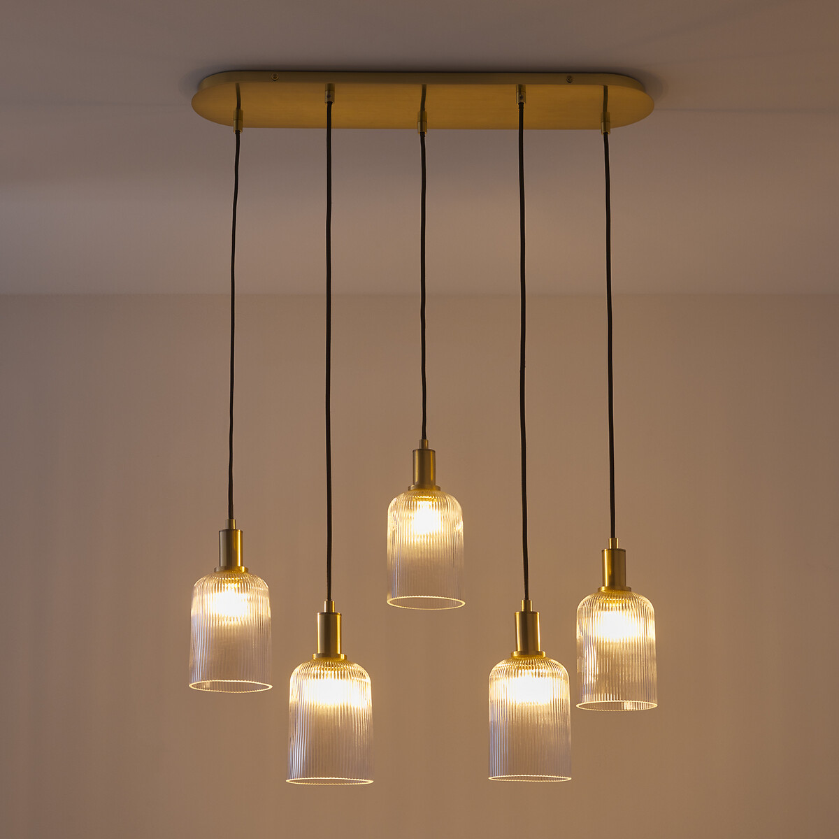 LA REDOUTE INTERIEURS<br>Luminária pendente em latão e vidro canelado, Bogotá