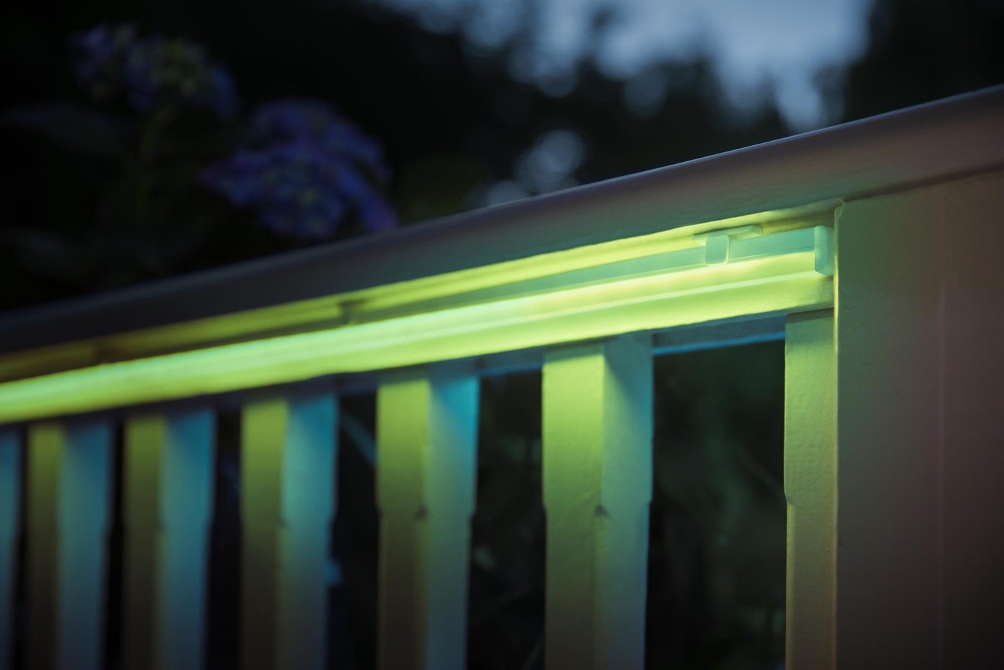 Philips Hue - 2x Lightstrip Outdoor 5m + Bridge 2.1 - Bundle