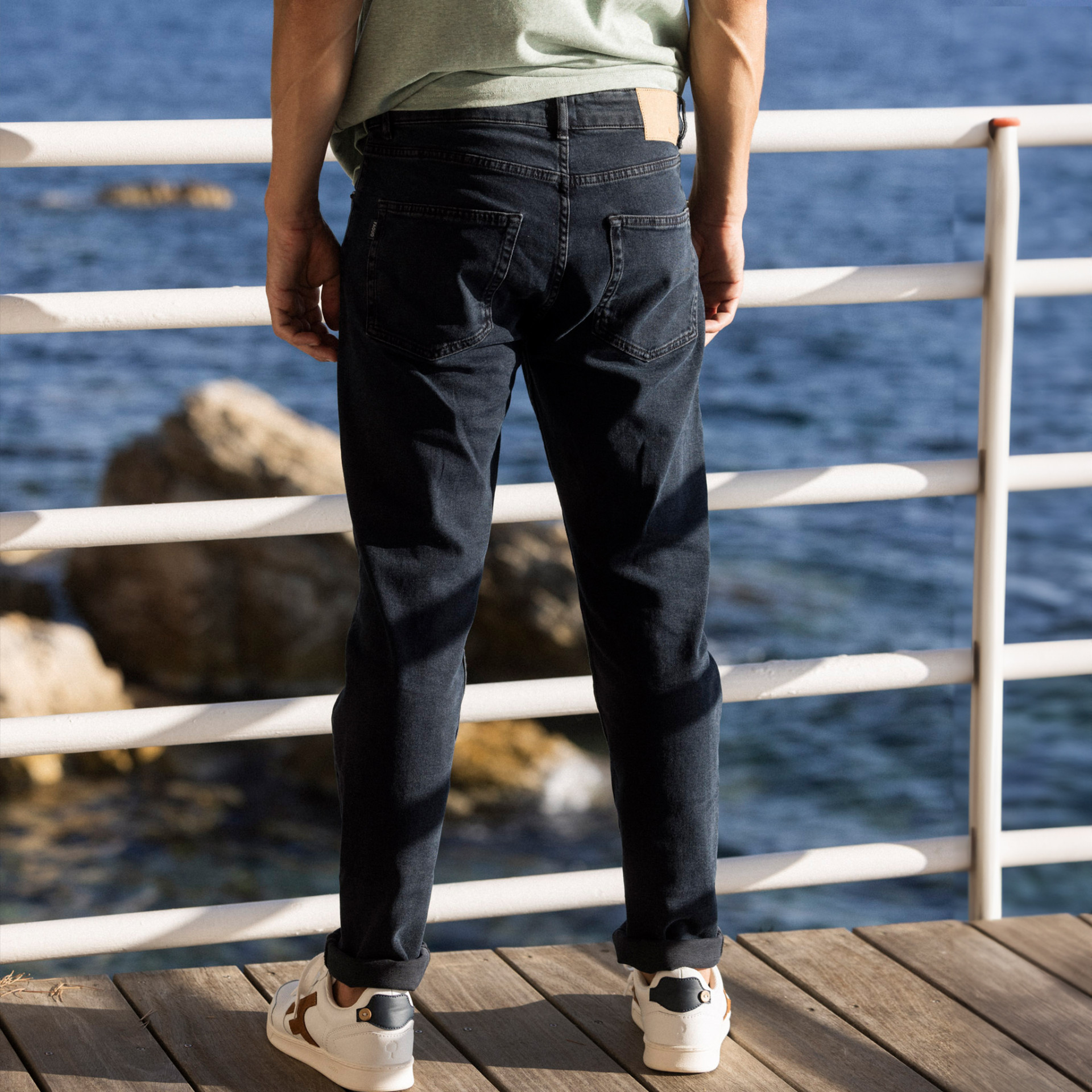 Jean blue black coupe slim végan en coton - modèle Denim