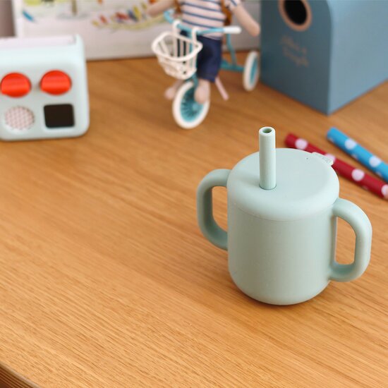 Tasse à Paille en silicone   Vert Sauge        de               Béaba
