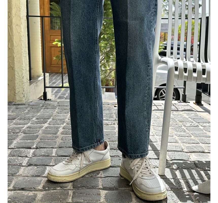 Okwano - Gewassen cropped rechte jeans met middelhoge taille