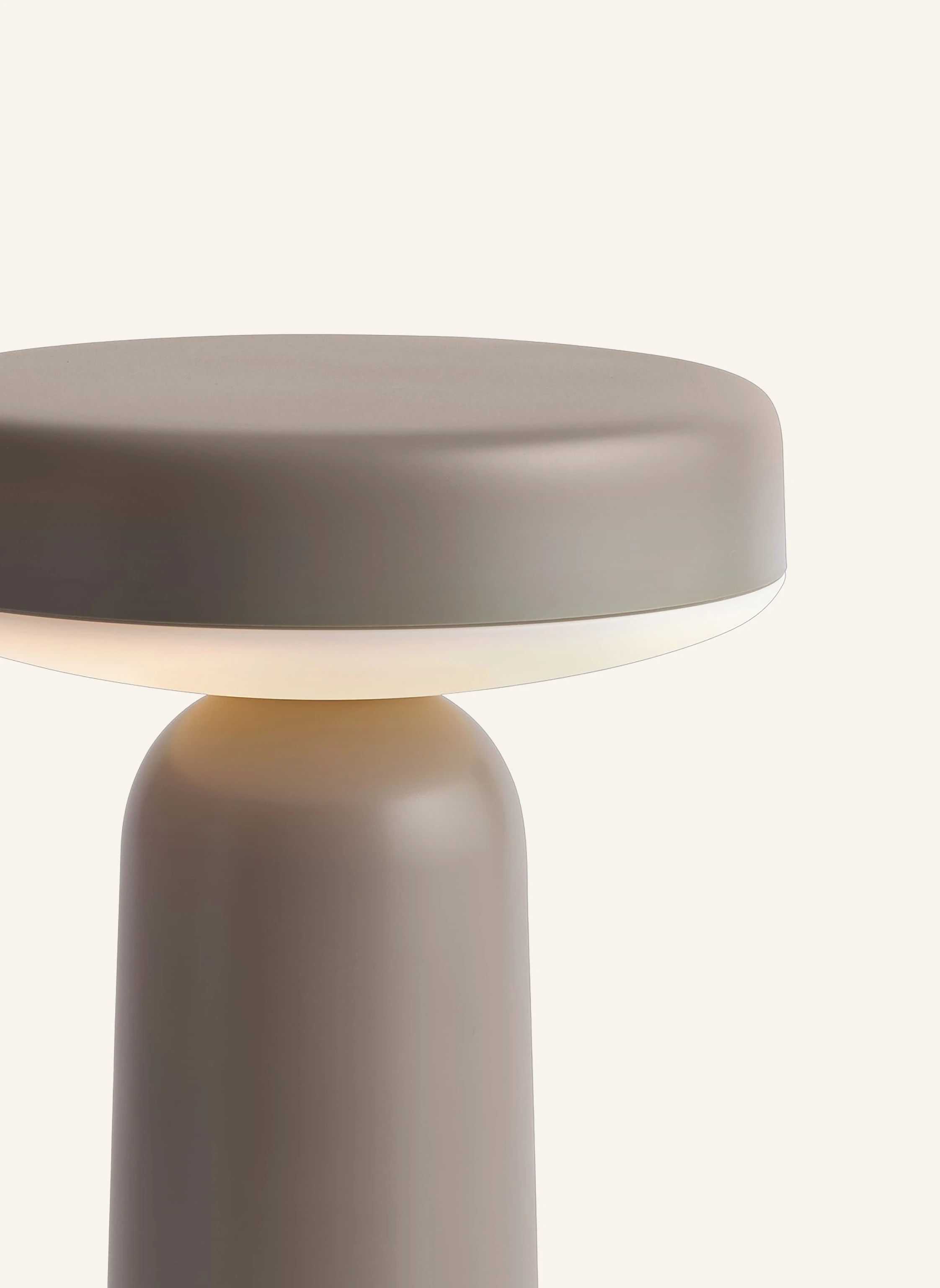 MUUTO Tischleuchte EASE