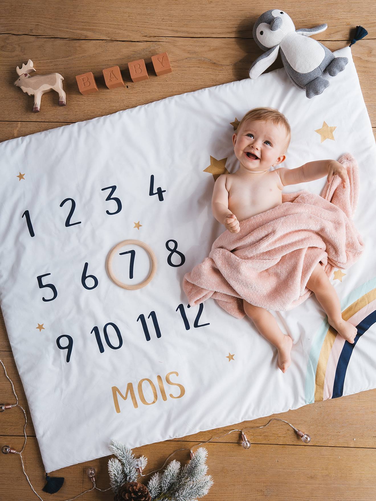 Tapete de atividades para cabine fotográfica de bebê, branco claro e liso, com estampas.