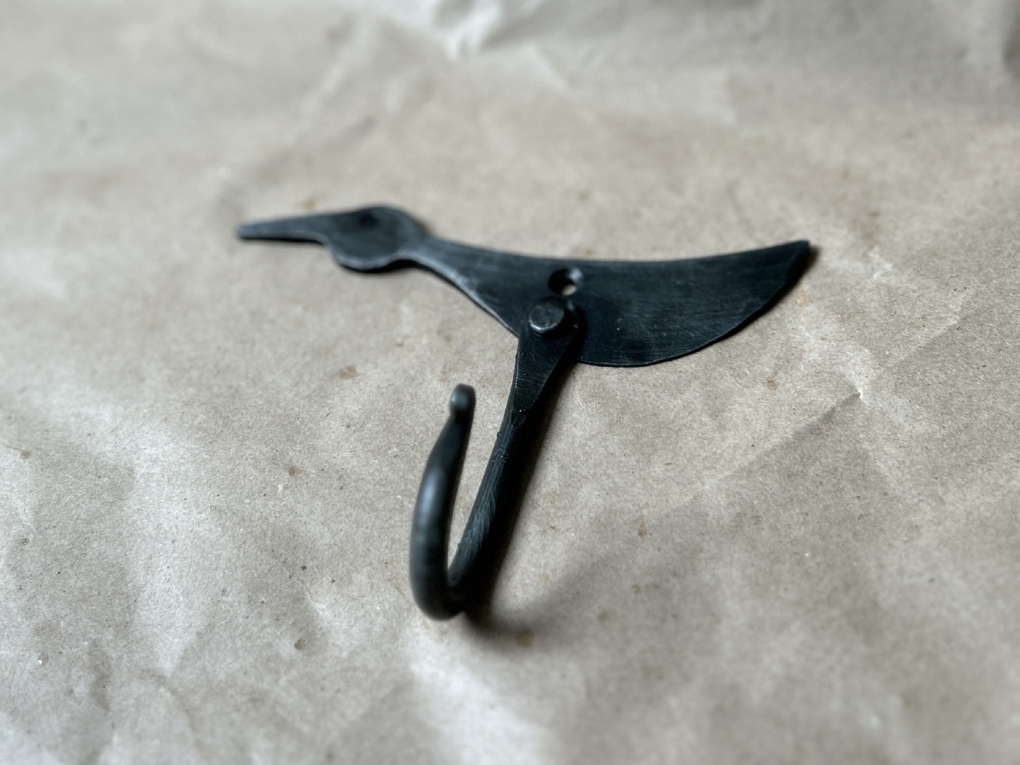 Wandhaken 'Vogel' aus Eisen, anthrazit, H 13 cm, B 10 cm, L 4 cm von fischer's lagerhaus