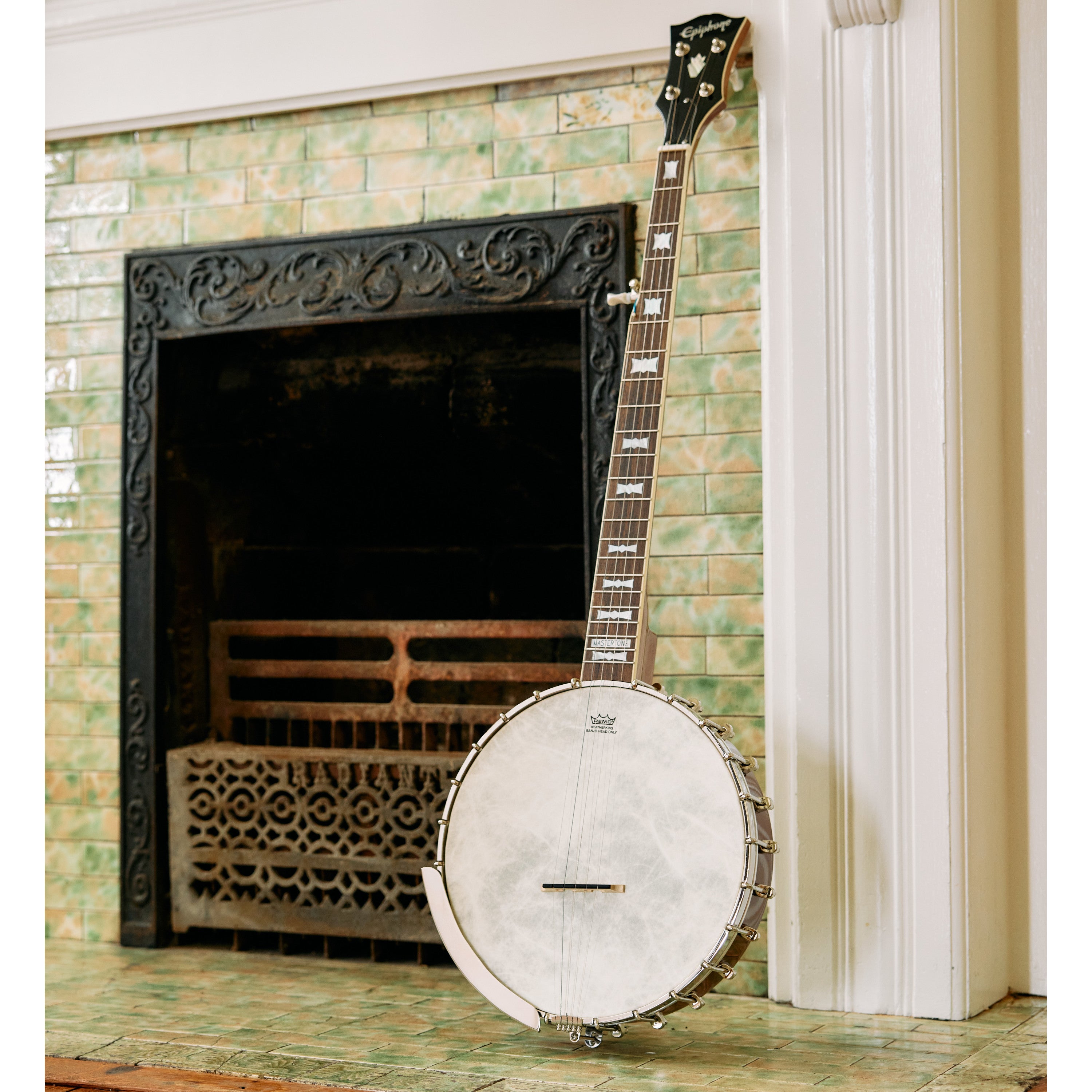 Epiphone Mastertone Bowtie Open Back Banjo Natural 5-snarige banjo met premium gigbag