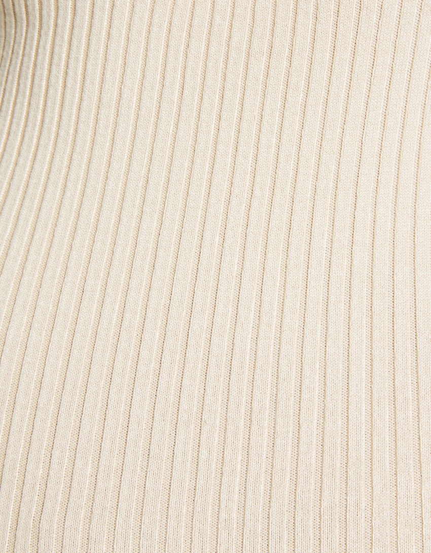 Vestido midi canelado com alças finas