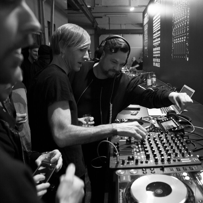 PLAYdifferently MODEL 1 6-kanaals analoge DJ-mixer