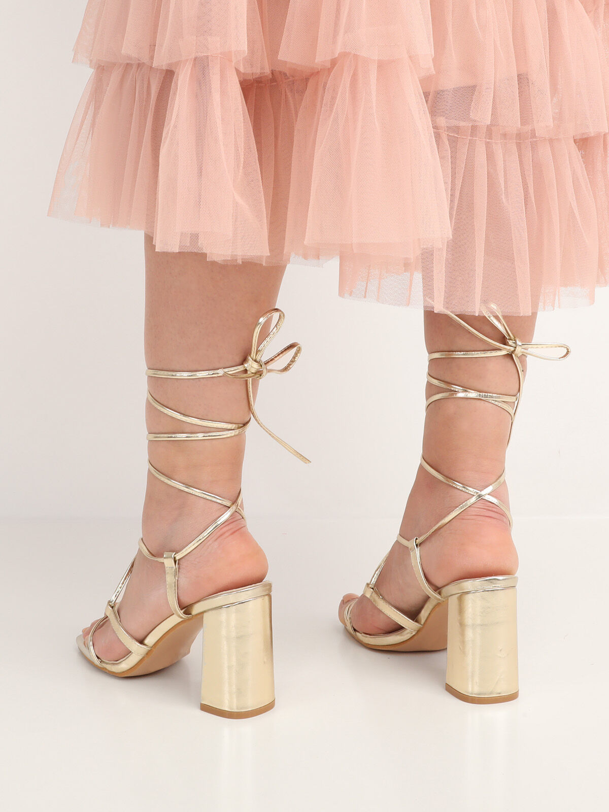 Sandales à talons et lacets- Doré