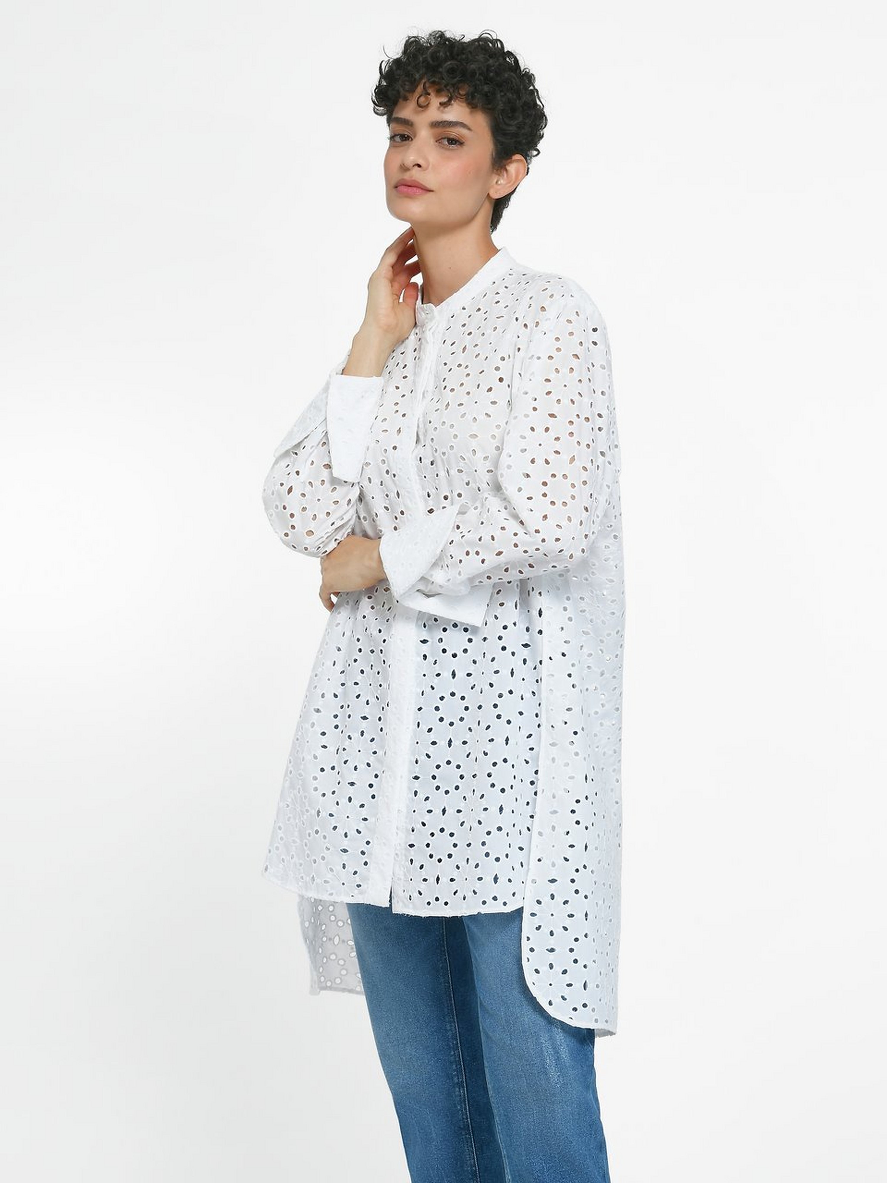 Bluse mit Lochstickerei