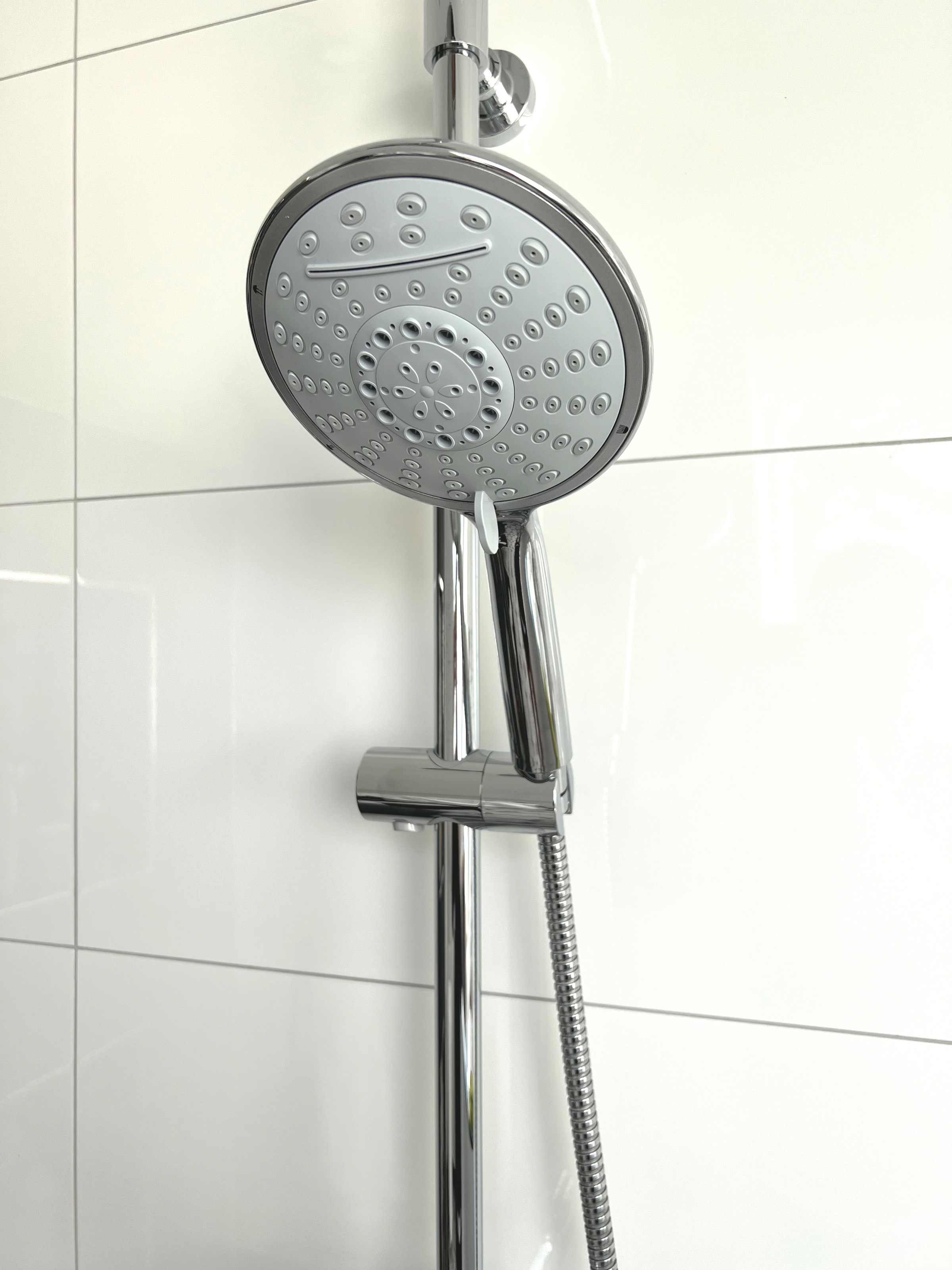 ADOB Handbrause »Wellness Happy N« 1 Stk. tlg. 4 Strahlfunktionen inkl. Schwallstrahlfunktion, Ø 15 cm