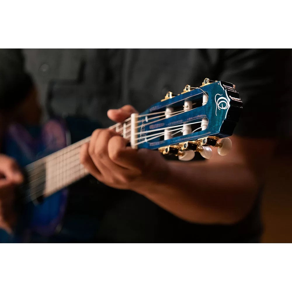 Ortega Mini/Travel Series RGLE18BLF Faded Blue elektrisch-akoestische guitalele met gigbag