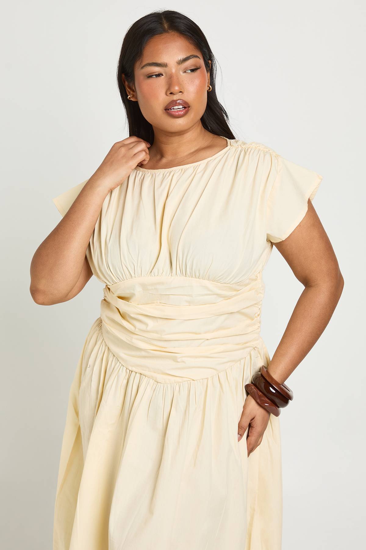 boohoo Robe Longue Cintrée À Détail Froncé Plus