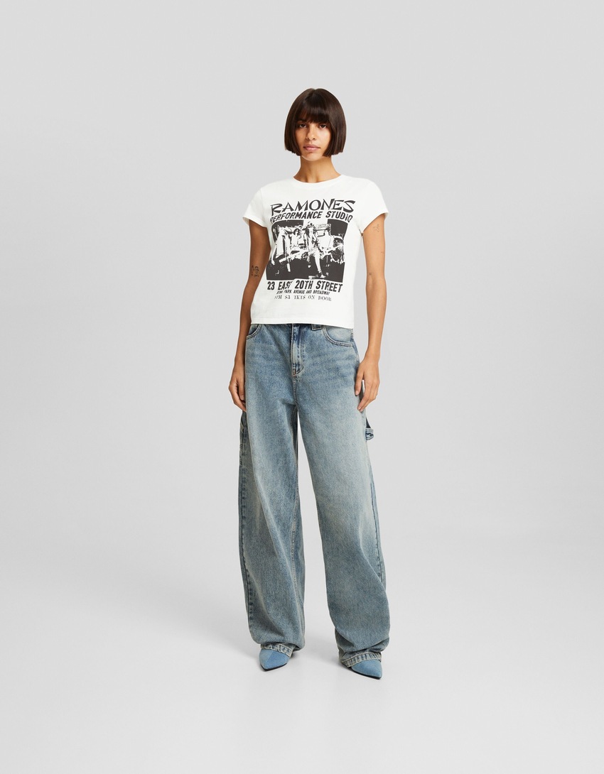 Camiseta de manga curta com estampa dos Ramones