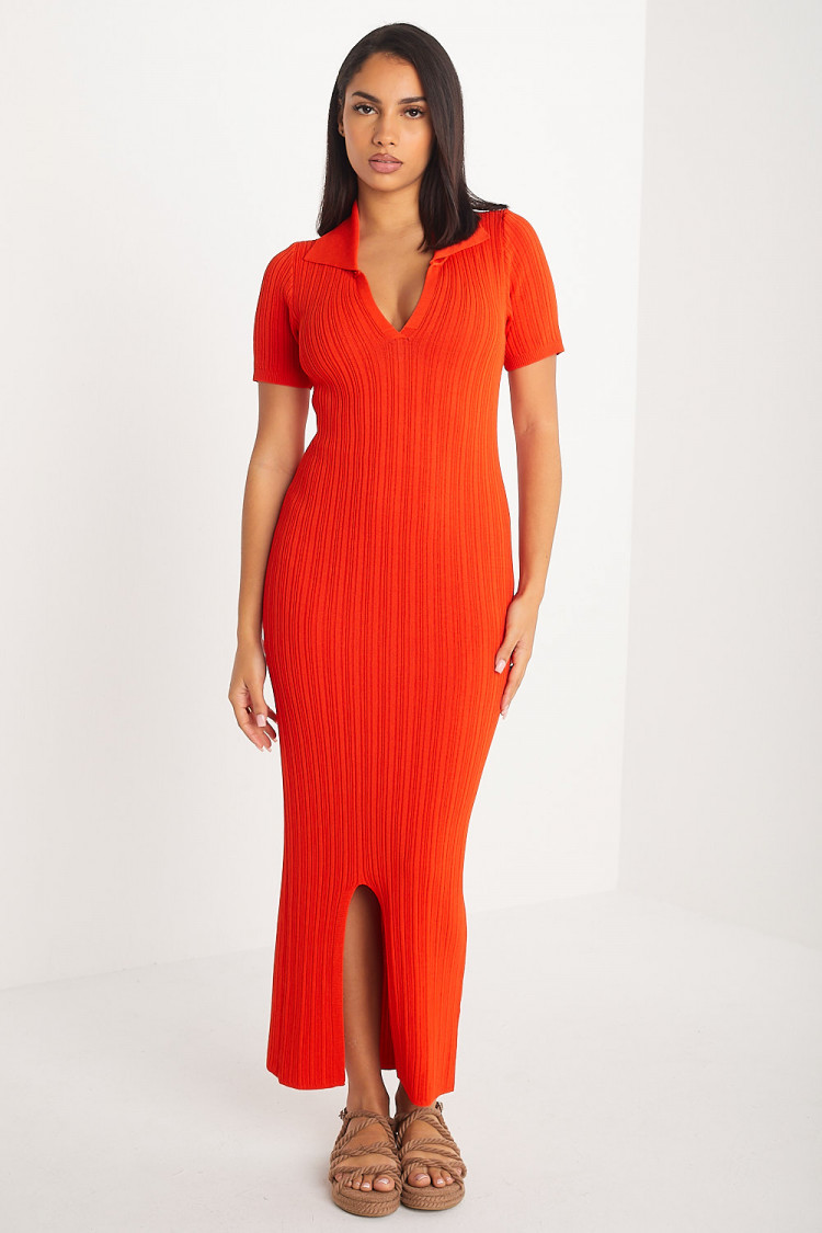 Robe rouge texturée moulante