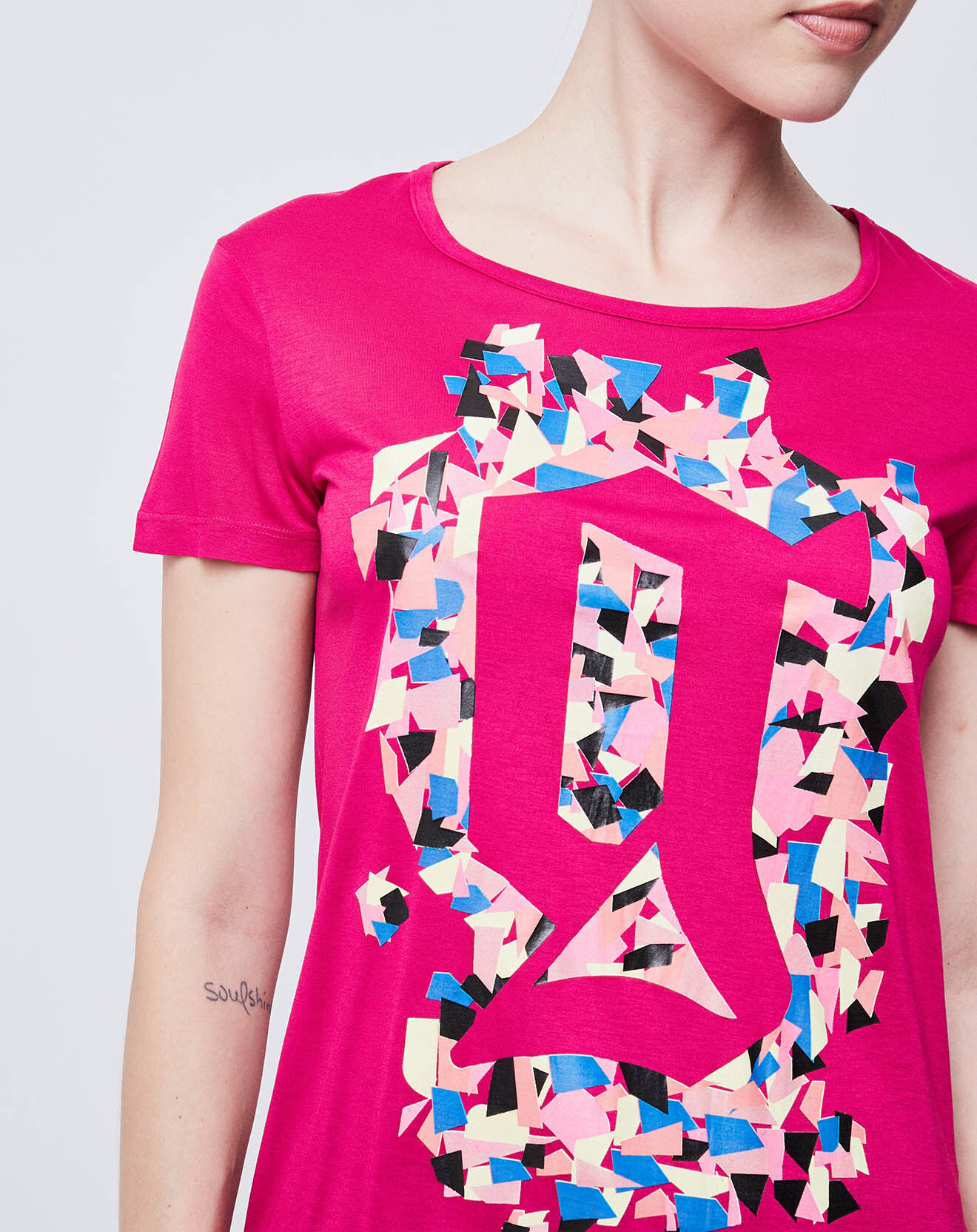 John Galliano T-Shirt imprimé rose foncé/multicolore