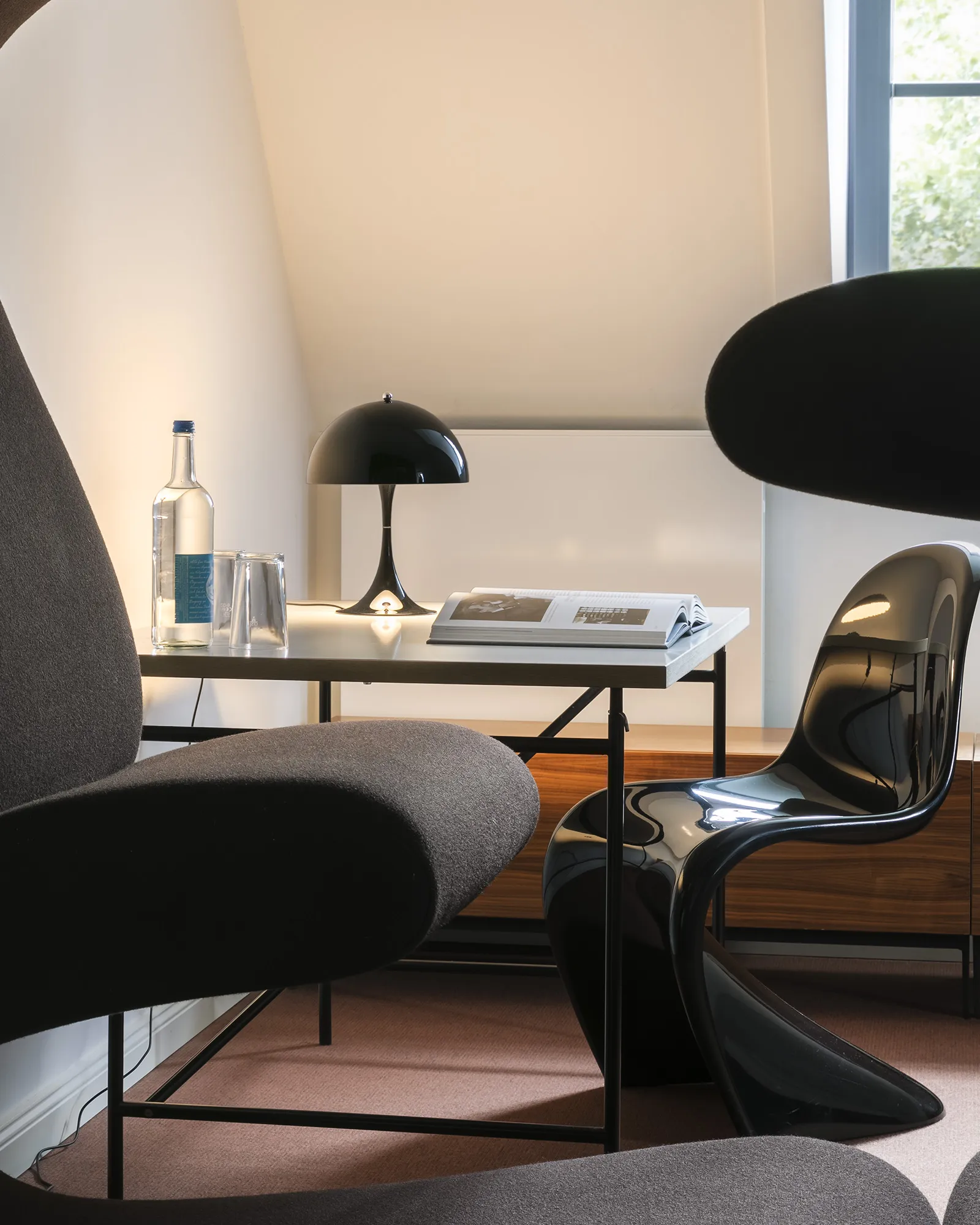 Louis Poulsen Panthella 250 Table Lamp - Universal Plug