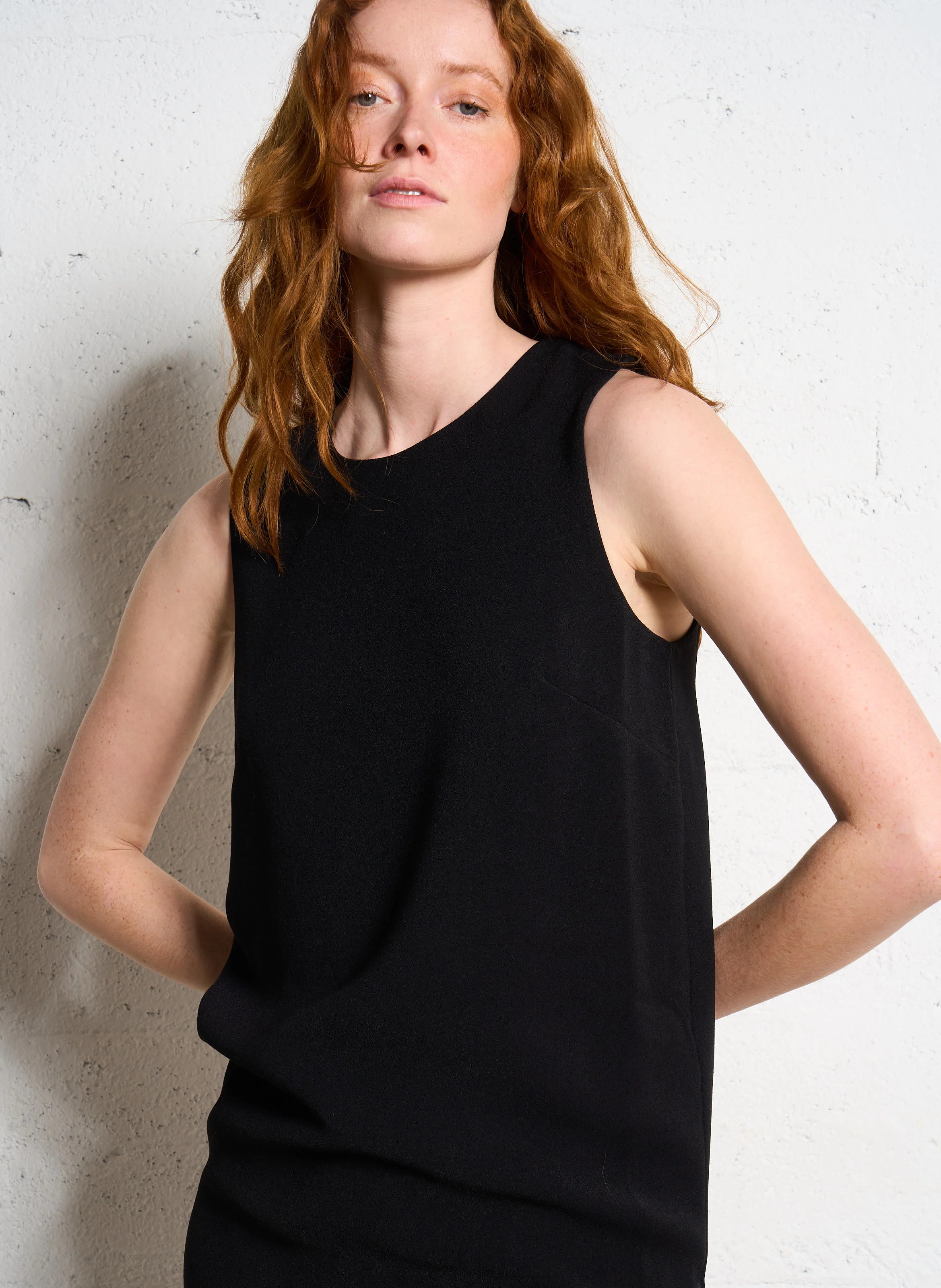 Robe courte col rond| Noir