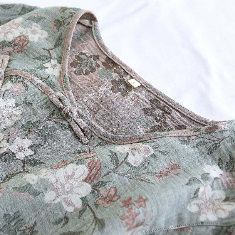 Somnus - Pyjamajurk met lange mouwen, ronde hals, bloemenprint en kikkersluiting