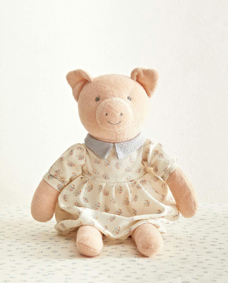 Porquinho de pelúcia infantil vestido