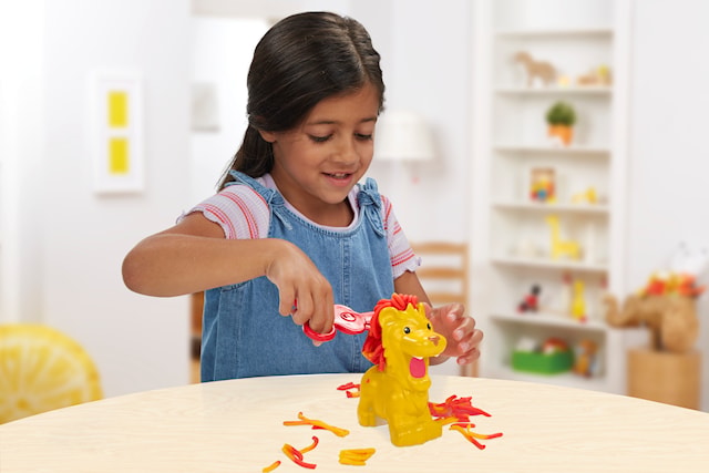 Play-Doh Playset Grown Mane Lion and Friends