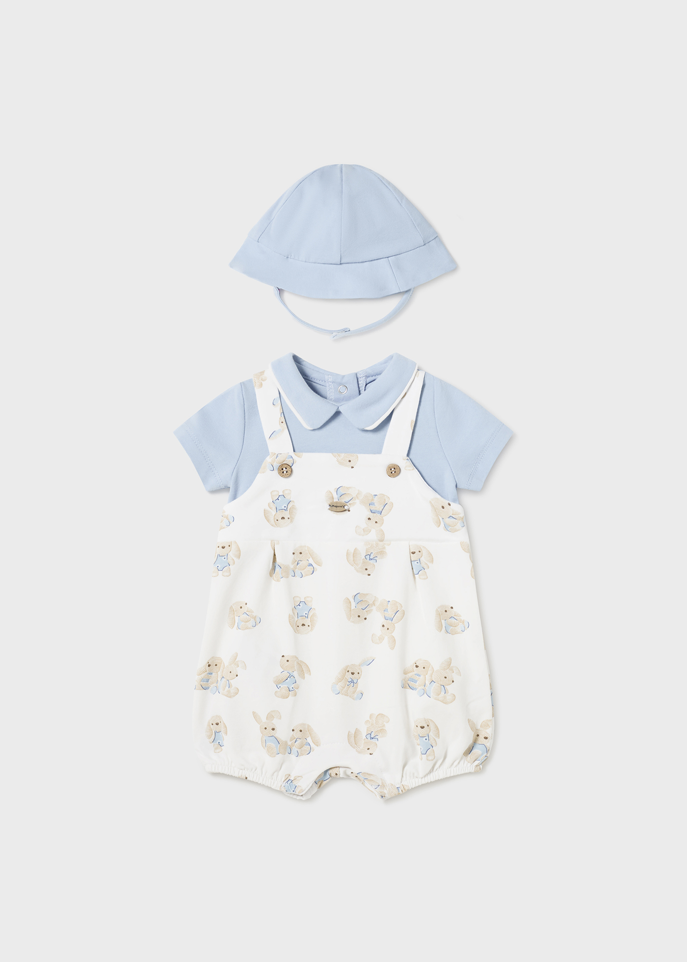 Macacão Better Cotton para recém-nascido com estampa de eucalipto e gorro.