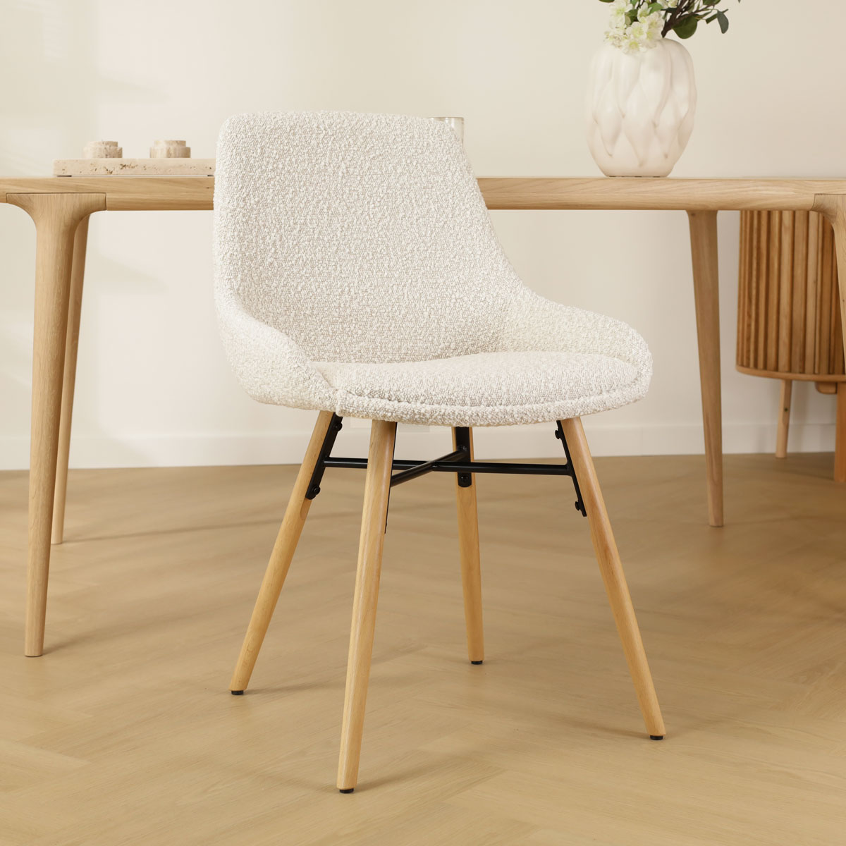 Eetkamerstoel Nena-Isa bouclé beige - naturel onderstel