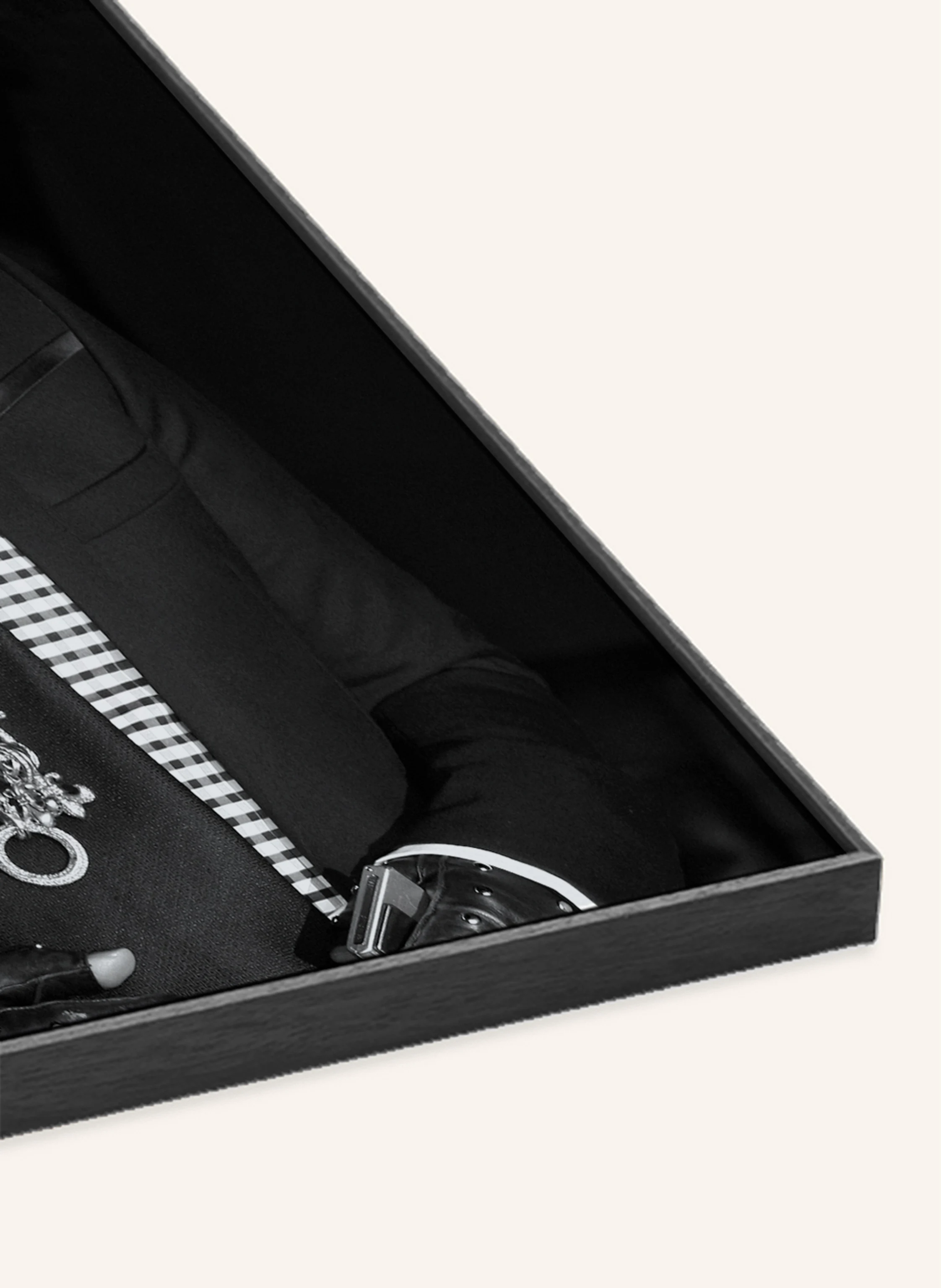 JACOB BADEN Wandbild KARL LAGERFELD B&W mit Rahmen