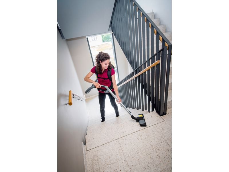 Kärcher Professional Akku-Trockensauger BVL 5/1 Bp, Solo Leistungsstarker und strapazierfähiger, kabelloser Rucksackstaubsauger für Reinigungsarbeiten auf engstem Raum
