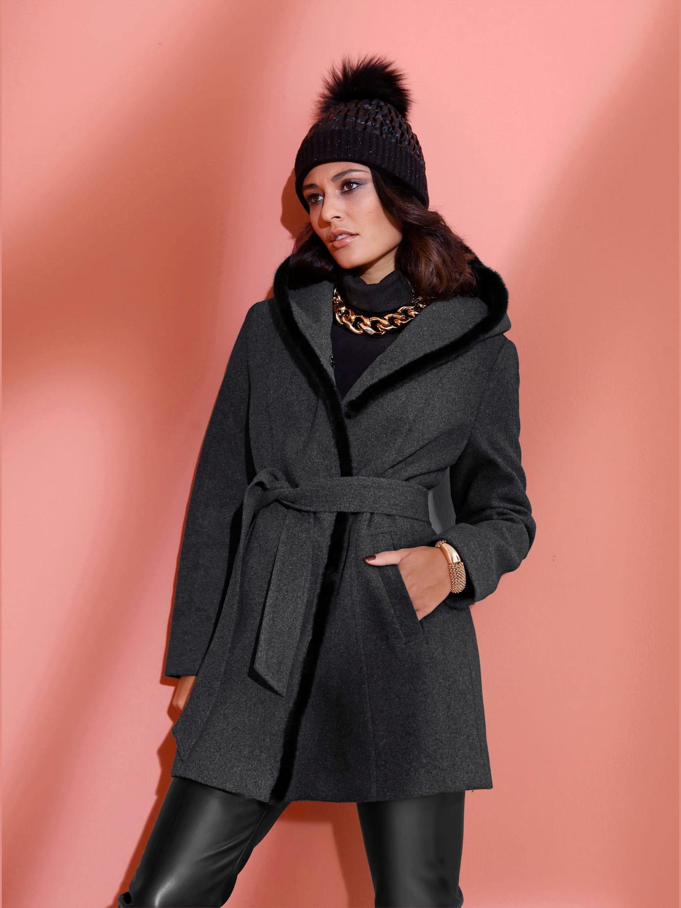 Veste capuche imitation fourrure